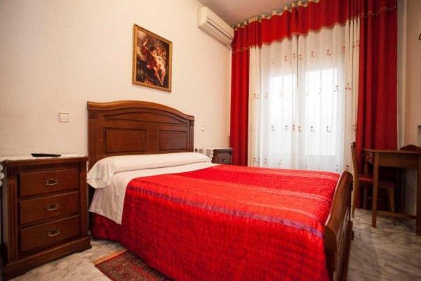 Hostal Palacios Fuencarral Madrid Exterior photo