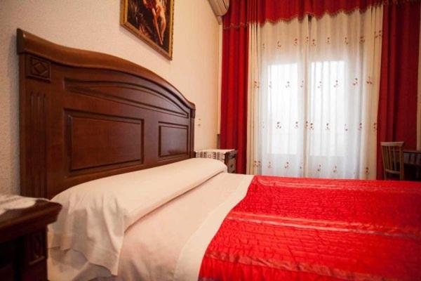 Hostal Palacios Fuencarral Madrid Exterior photo