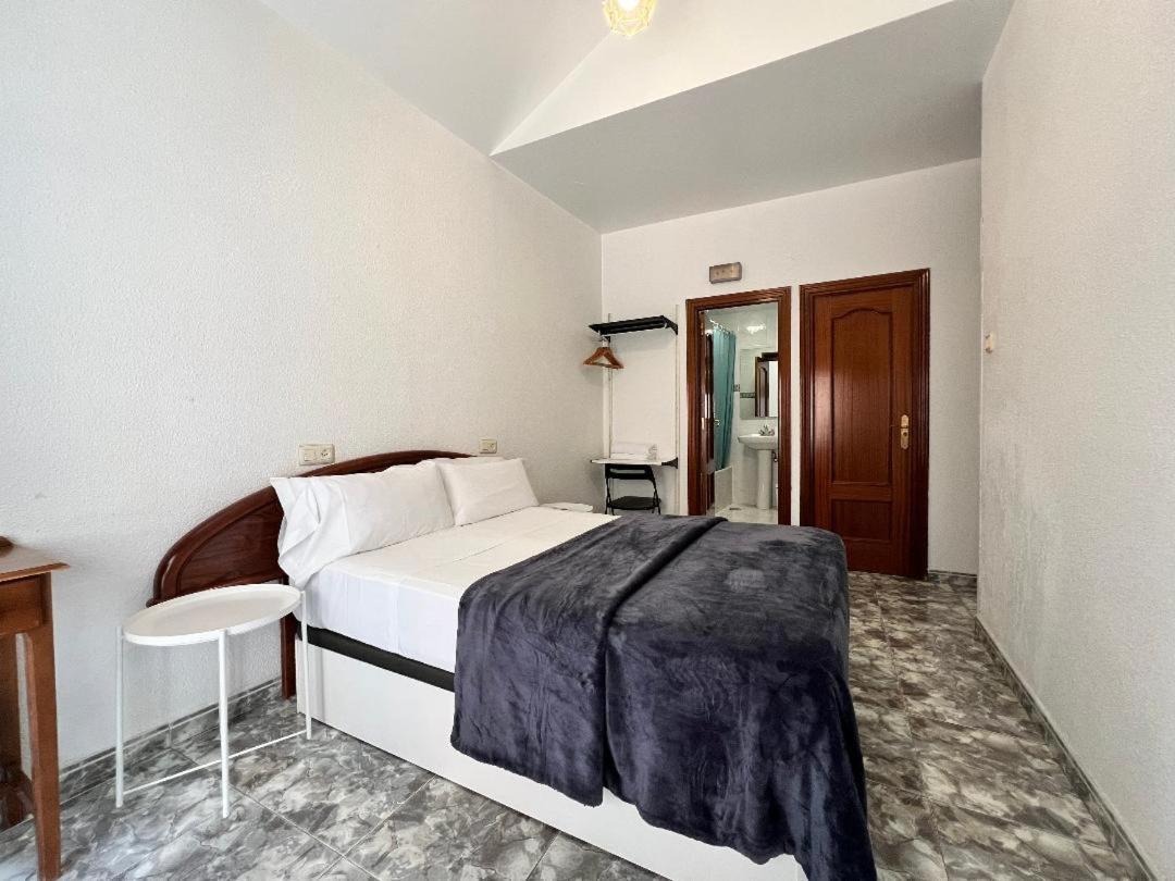 Hostal Palacios Fuencarral Madrid Exterior photo