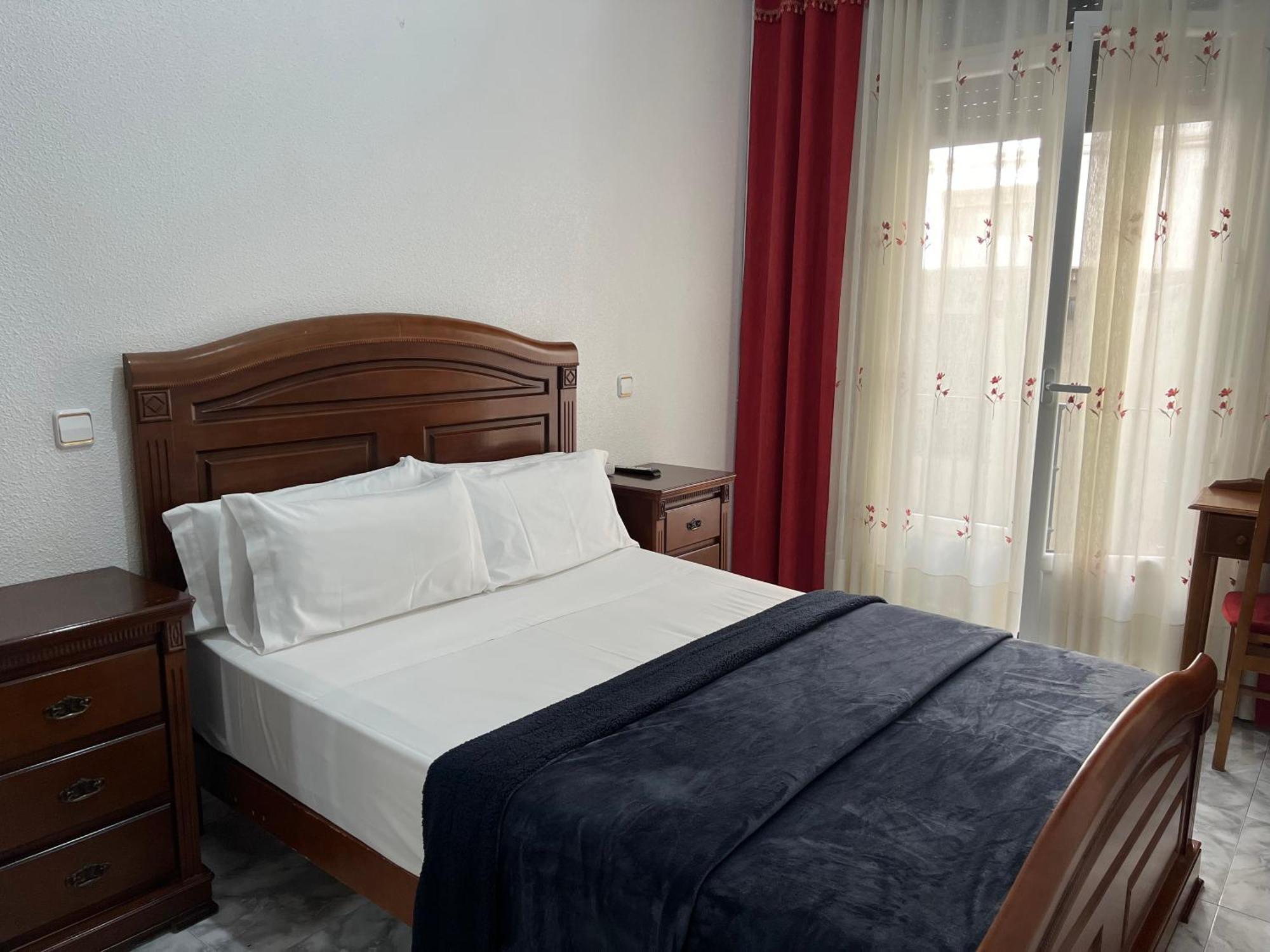 Hostal Palacios Fuencarral Madrid Exterior photo