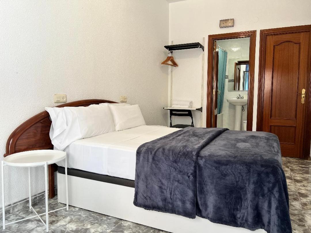 Hostal Palacios Fuencarral Madrid Exterior photo