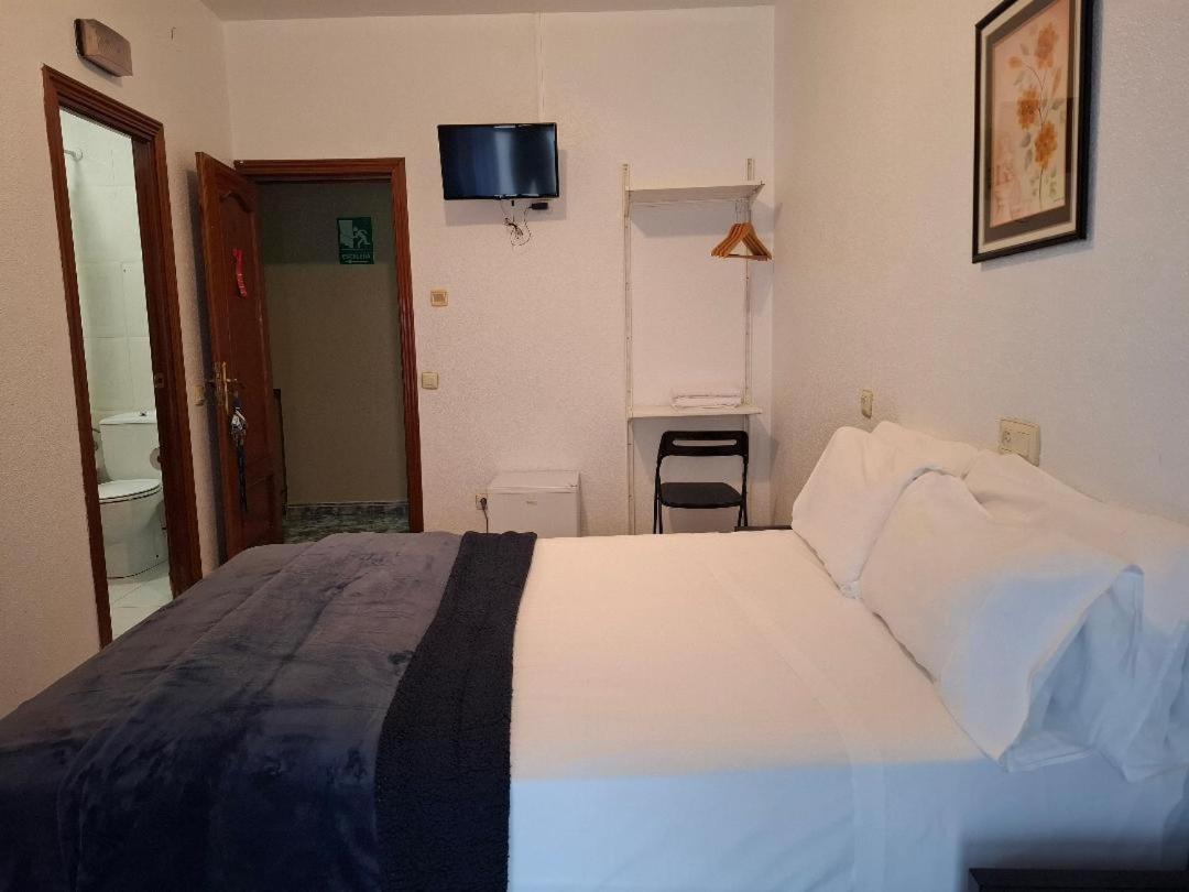 Hostal Palacios Fuencarral Madrid Exterior photo