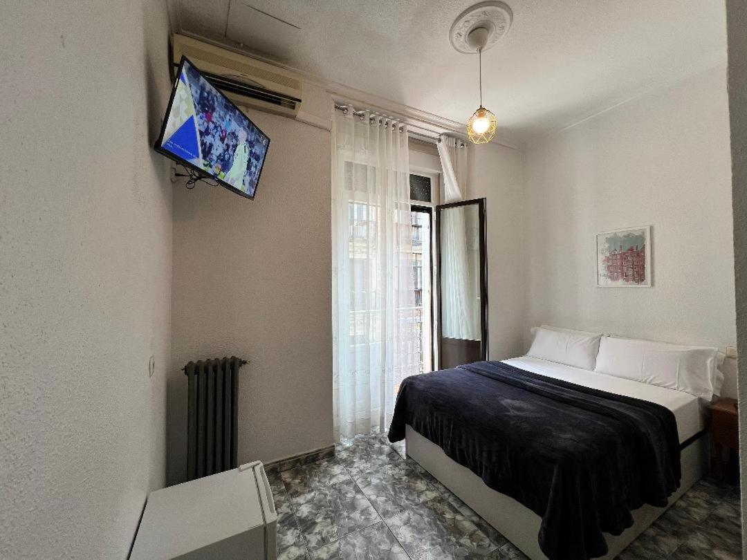 Hostal Palacios Fuencarral Madrid Exterior photo