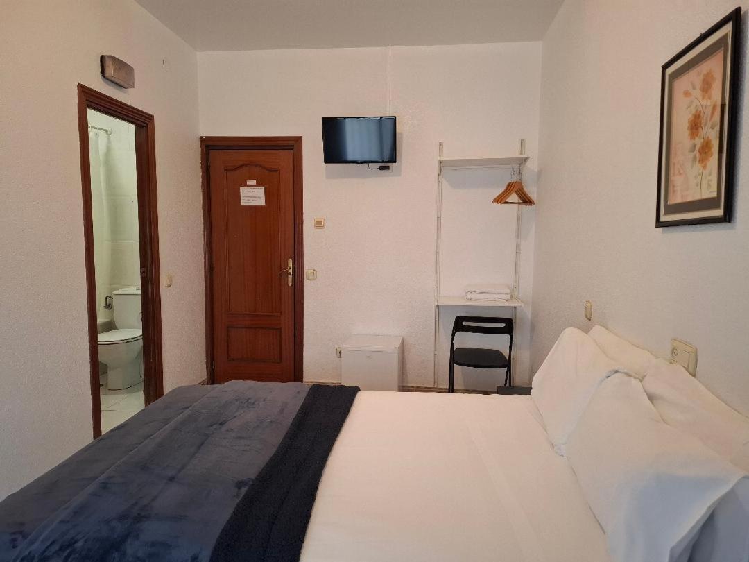 Hostal Palacios Fuencarral Madrid Exterior photo