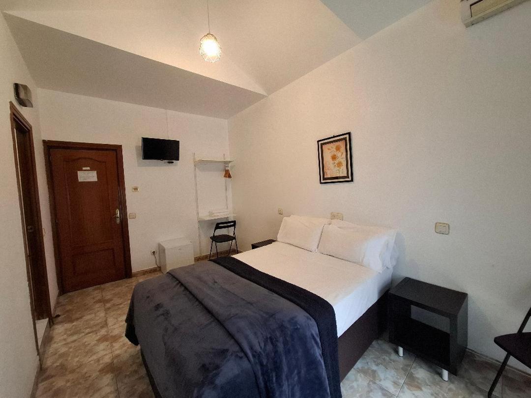 Hostal Palacios Fuencarral Madrid Exterior photo