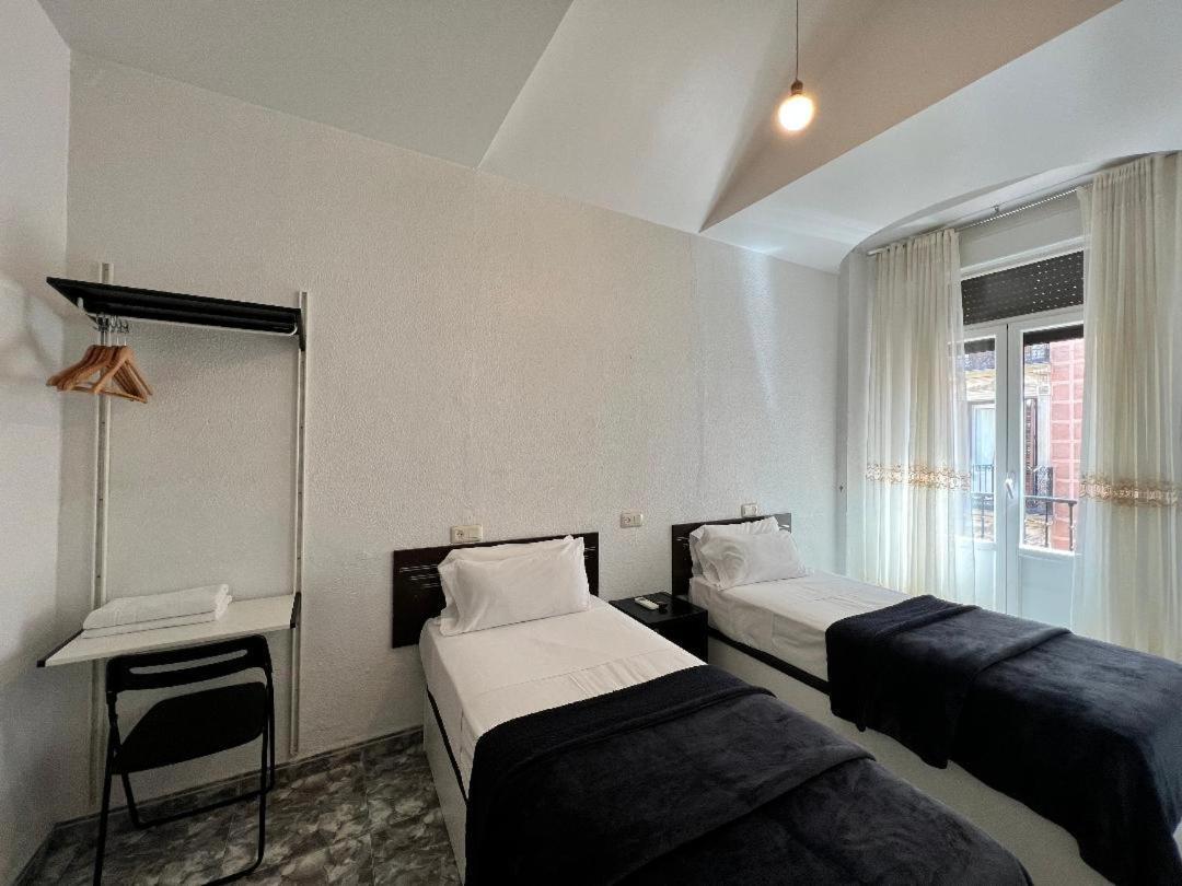 Hostal Palacios Fuencarral Madrid Exterior photo