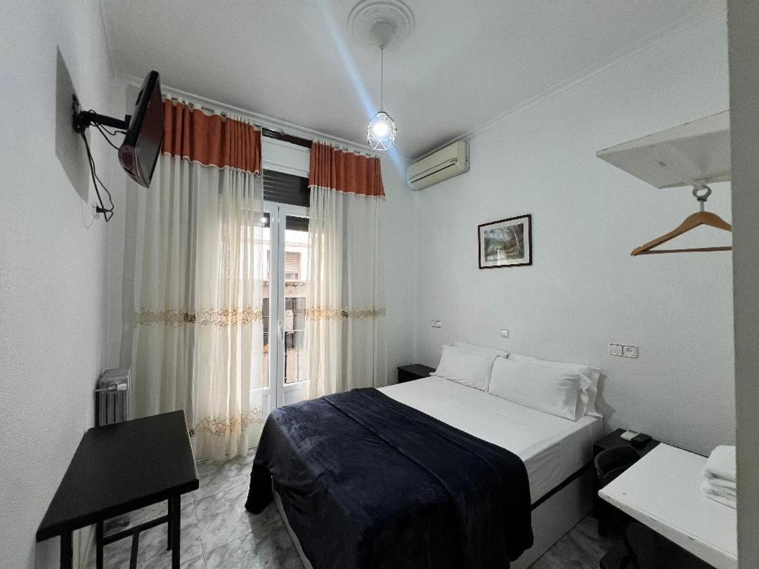 Hostal Palacios Fuencarral Madrid Exterior photo