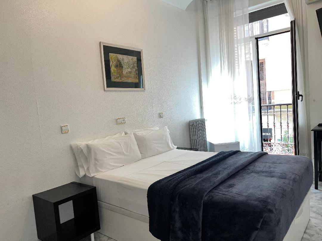 Hostal Palacios Fuencarral Madrid Exterior photo