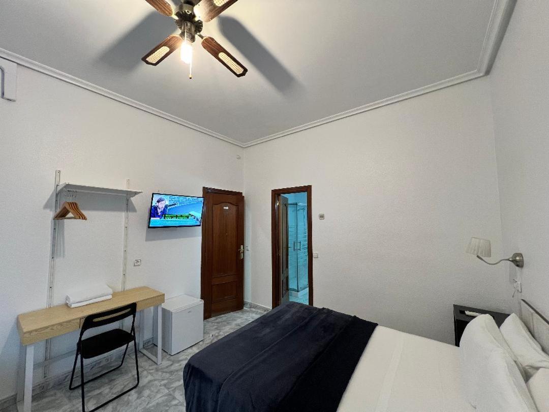 Hostal Palacios Fuencarral Madrid Exterior photo