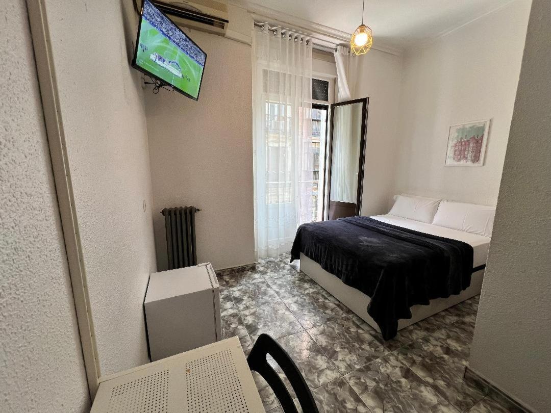 Hostal Palacios Fuencarral Madrid Exterior photo