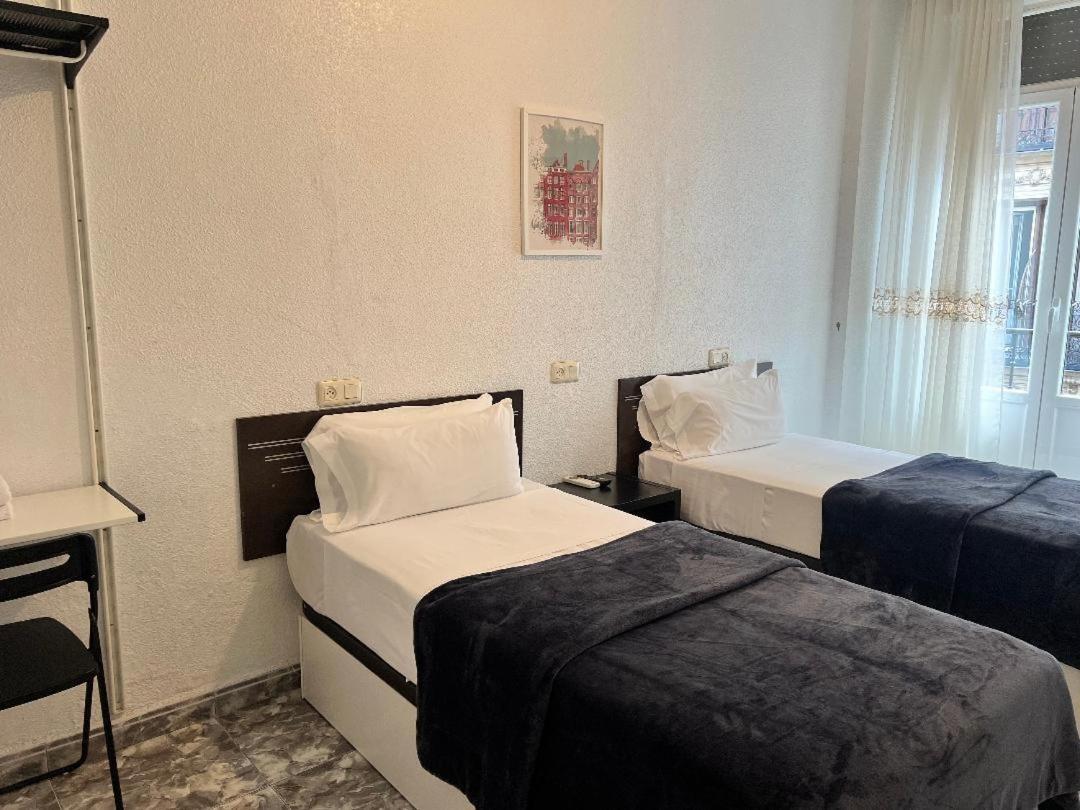 Hostal Palacios Fuencarral Madrid Exterior photo
