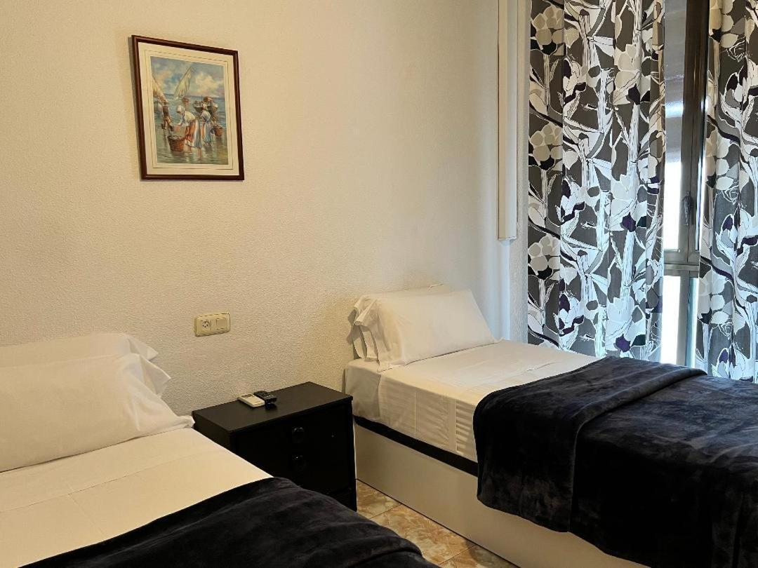 Hostal Palacios Fuencarral Madrid Exterior photo