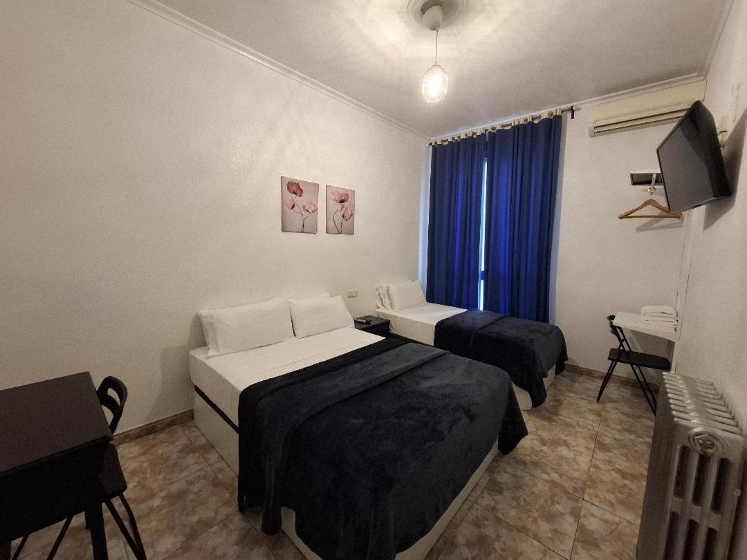 Hostal Palacios Fuencarral Madrid Exterior photo