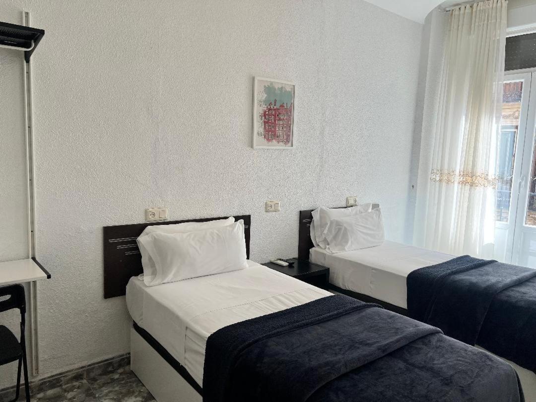 Hostal Palacios Fuencarral Madrid Exterior photo