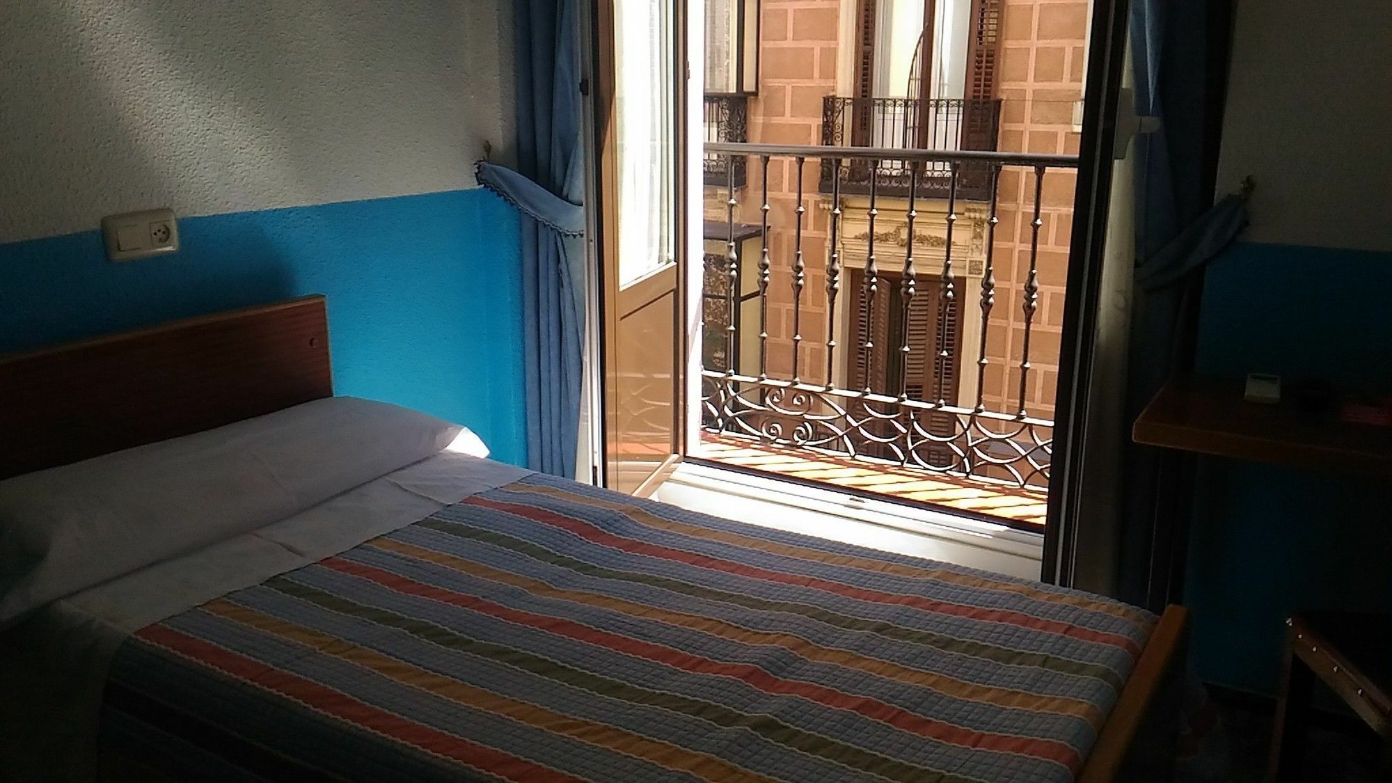 Hostal Palacios Fuencarral Madrid Exterior photo