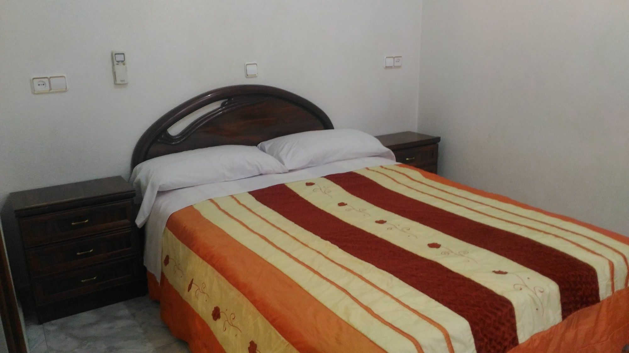 Hostal Palacios Fuencarral Madrid Exterior photo