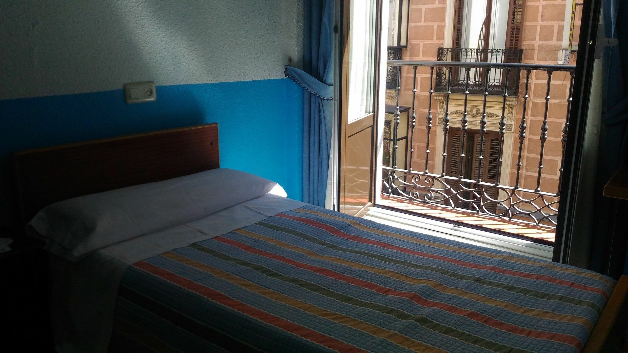 Hostal Palacios Fuencarral Madrid Exterior photo
